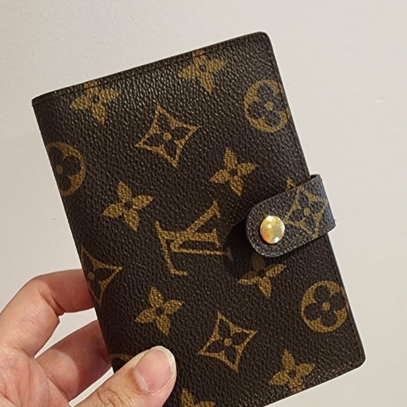 Louis Vuitton Accessories - Louis Vuitton Monogram Canvas Card & Key Holder in Brown and Gold